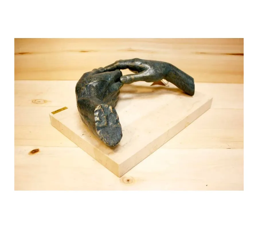 picture 2 A perfect sculpture for an anniversary - clasped hands