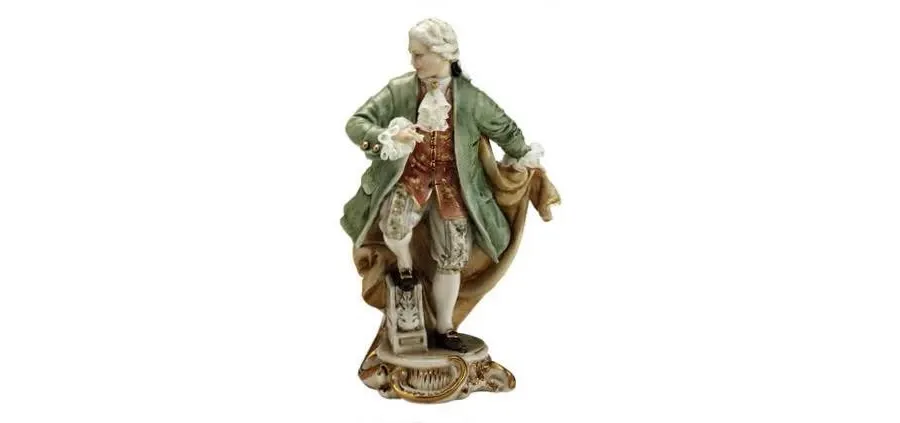obrazek 1 Porcelanowa figurka mężczyzny