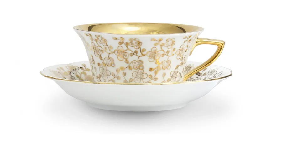 obrazek 1 Filiżanka do herbaty Windsor ze spodkiem z porcelany w kolorze białym zdobiona złotymi kwiatami – Leander