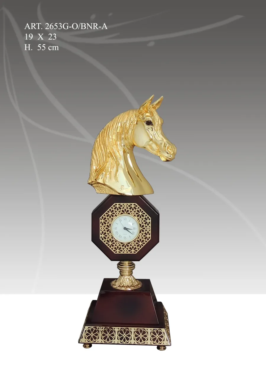 obrazek 1 Praktyczny zegar stojący z głową konia