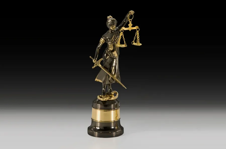 obrazek 1 Gustowna figura Temidy