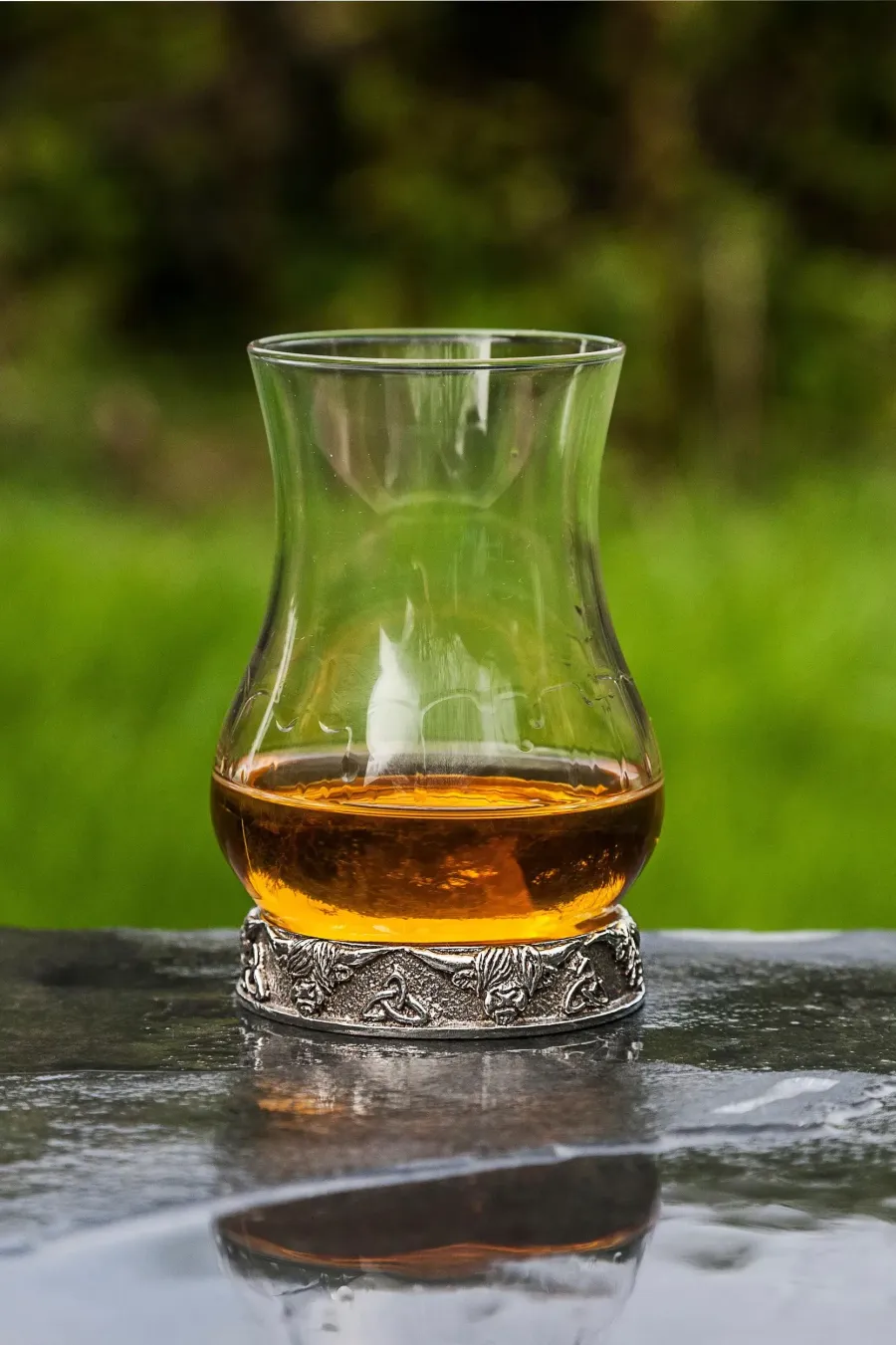 obrazek 3 Luksusowa szklanka do degustacji whisky z podstawą zdobioną koniczyną – prezent na specjalną okazję