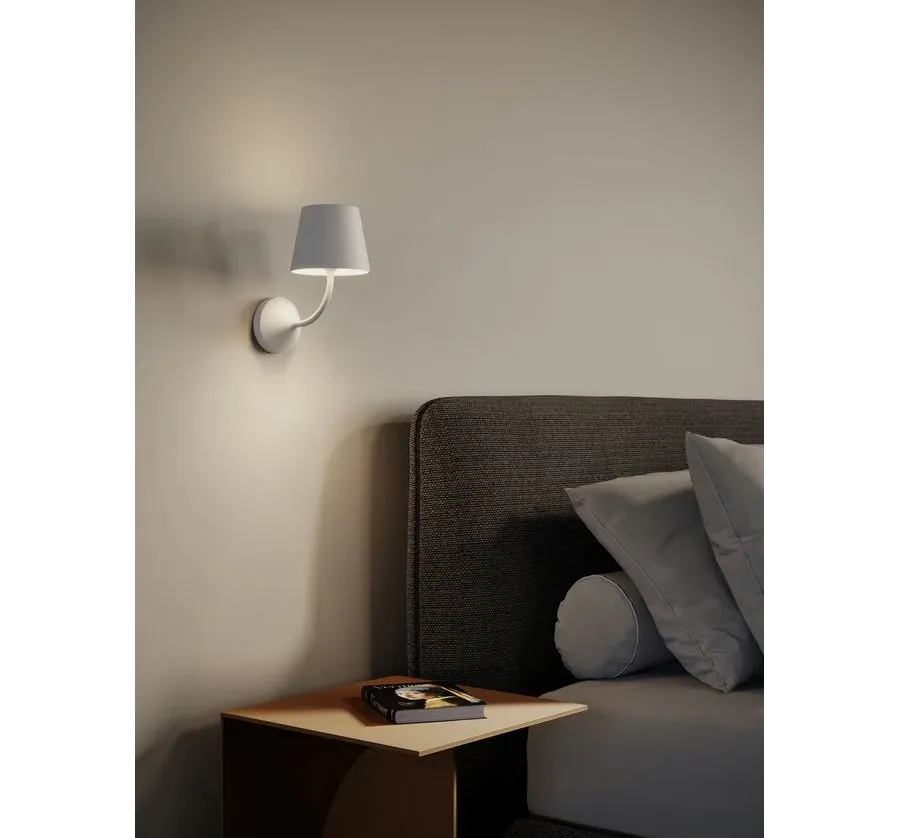 obrazek 3 Włoska lampa ścienna Poldina230V do domu lub ogrodu