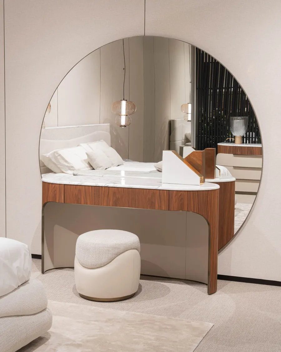 picture 13 Luxurious Italian console in a modernist style