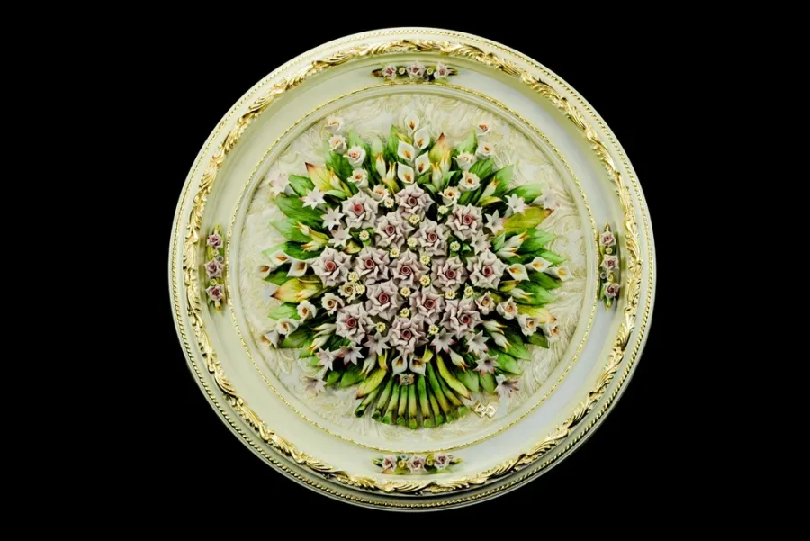 obrazek 1 Porcelanowy obraz do salonu w kremowej ramie