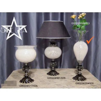 Picture A chic ceramic vase made of white glass