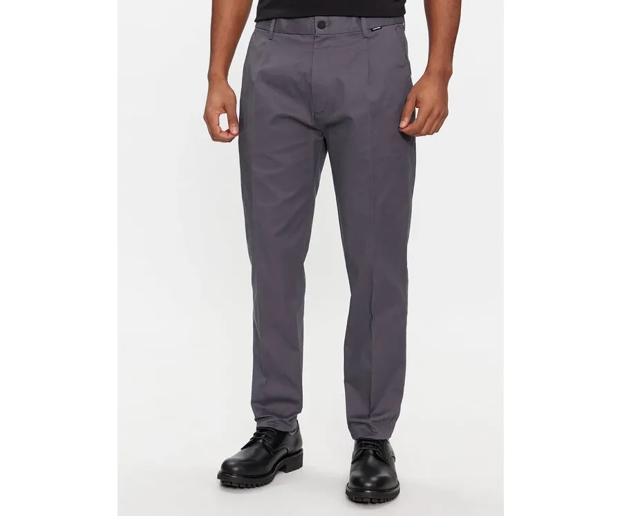 obrazek 1 Calvin Klein Spodnie garniturowe Modern Twill Tapered Pleat K10K111490 Szary Slim Fit