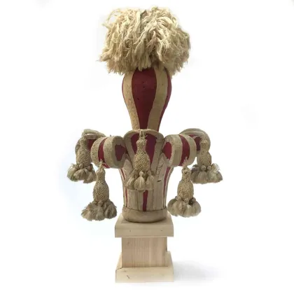 Zdjęcie Pinnacle Lakierowane i Pokryte Tkaniną prawdopodobnie pochodzi z baldachimu