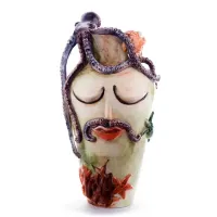 Picture Head – a vase referring to the waves of the sea