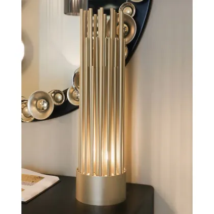 Zdjęcie Wyjątkowa lampa na biurko do luksusowych wnętrz