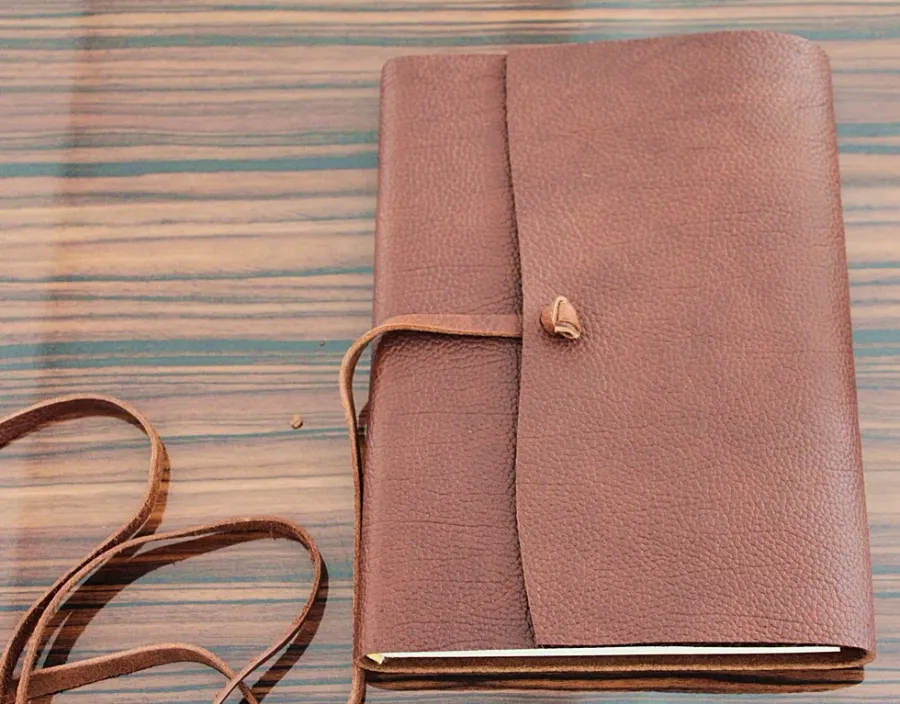 picture 7 Brown leather notebook