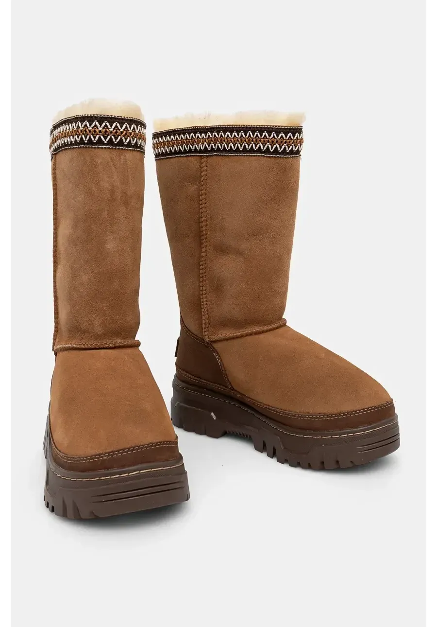 obrazek 1 UGG śniegowce Classic Tall Trailgazer kolor brązowy 1158323-CHE