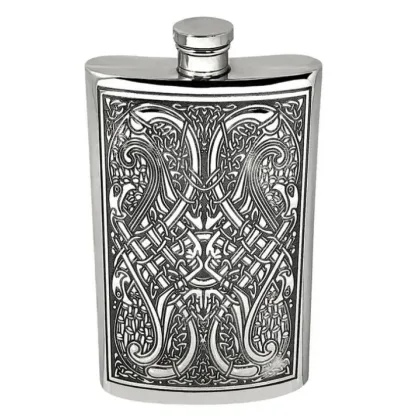 Zdjęcie Wyjątkowy upominek w postaci piersiówki z celtyckim węzłem