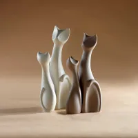 Zdjęcie Ceramiczna figurka dekoracyjna przypominająca kota