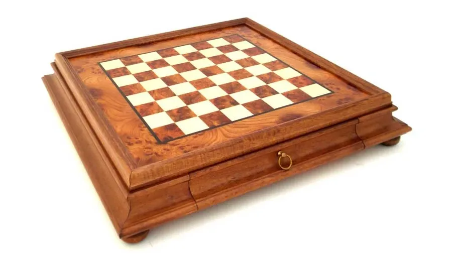 picture 2 Beautiful chess set with drawer