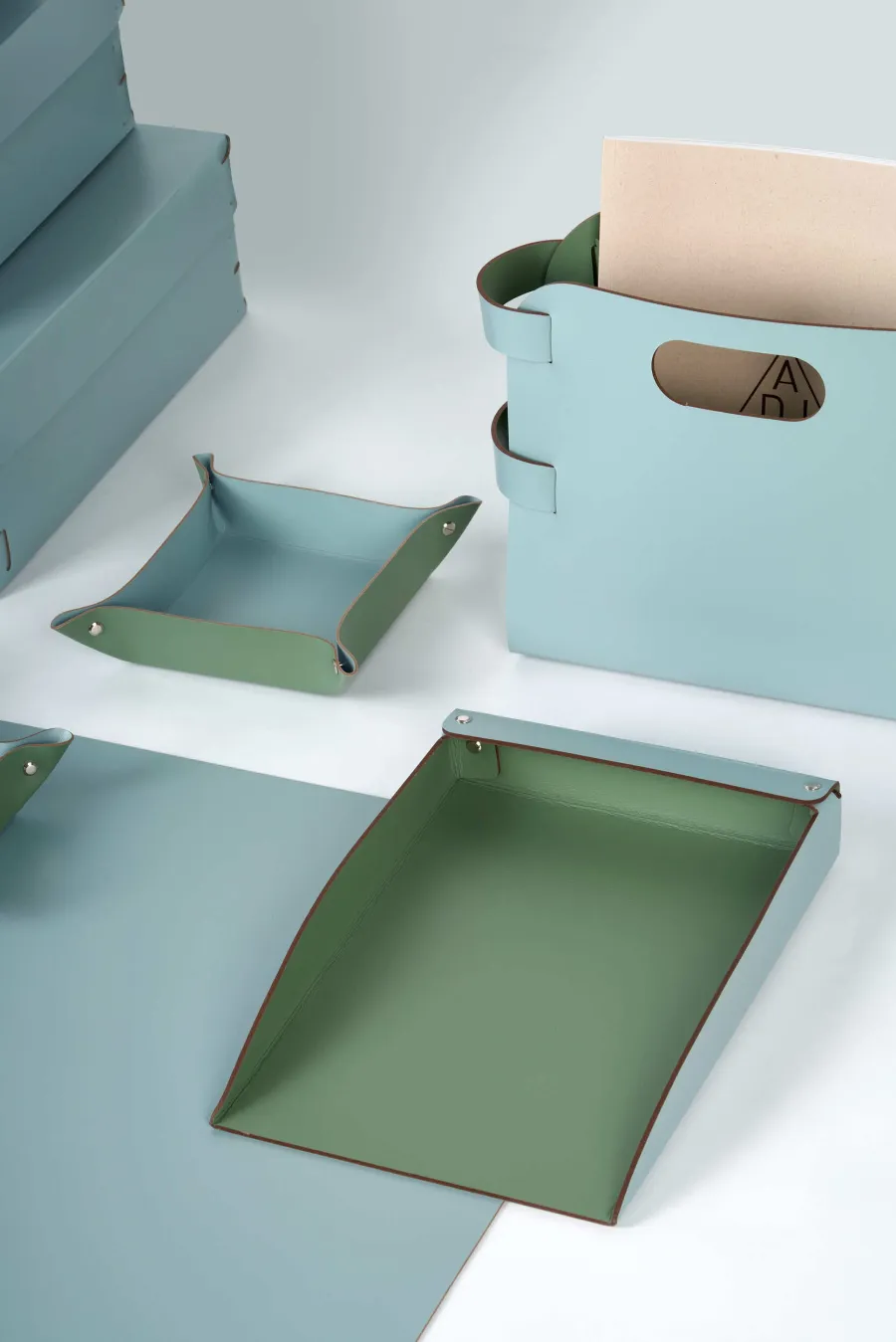 obrazek 2 Jasnobłękitna taca na dokumenty A4 z naturalnej regenerowanej skóry