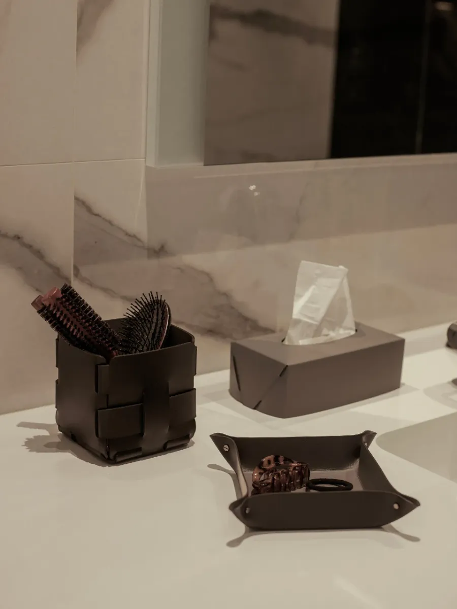 obrazek 2 Skórzana czarna tacka na drobiazgi 14х14xH5 cm