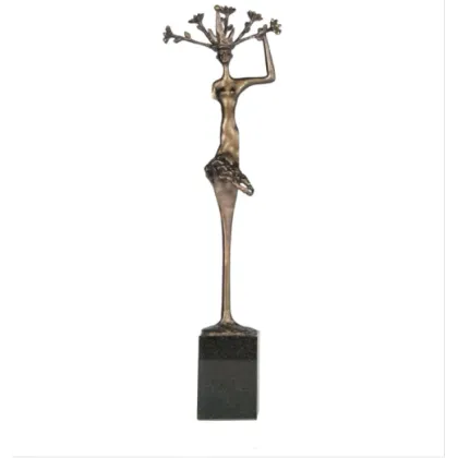 Zdjęcie Piękna statuetka z brązu