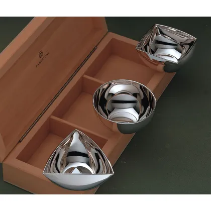 Zdjęcie Stylowe drewniane pudełko z trzema małymi srebrnymi miskami – Pampaloni