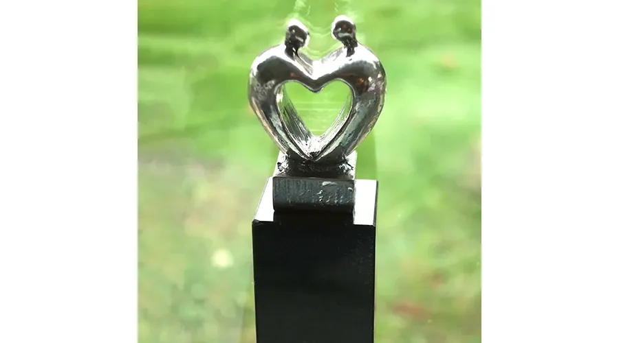 obrazek 1 Wspaniała figurka "Serce dla siebie nawzajem"- idealny prezent na rocznicę ślubu