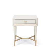 Zdjęcie Unikatowy stolik nocny z kolekcji Cris I do stylowej sypialni