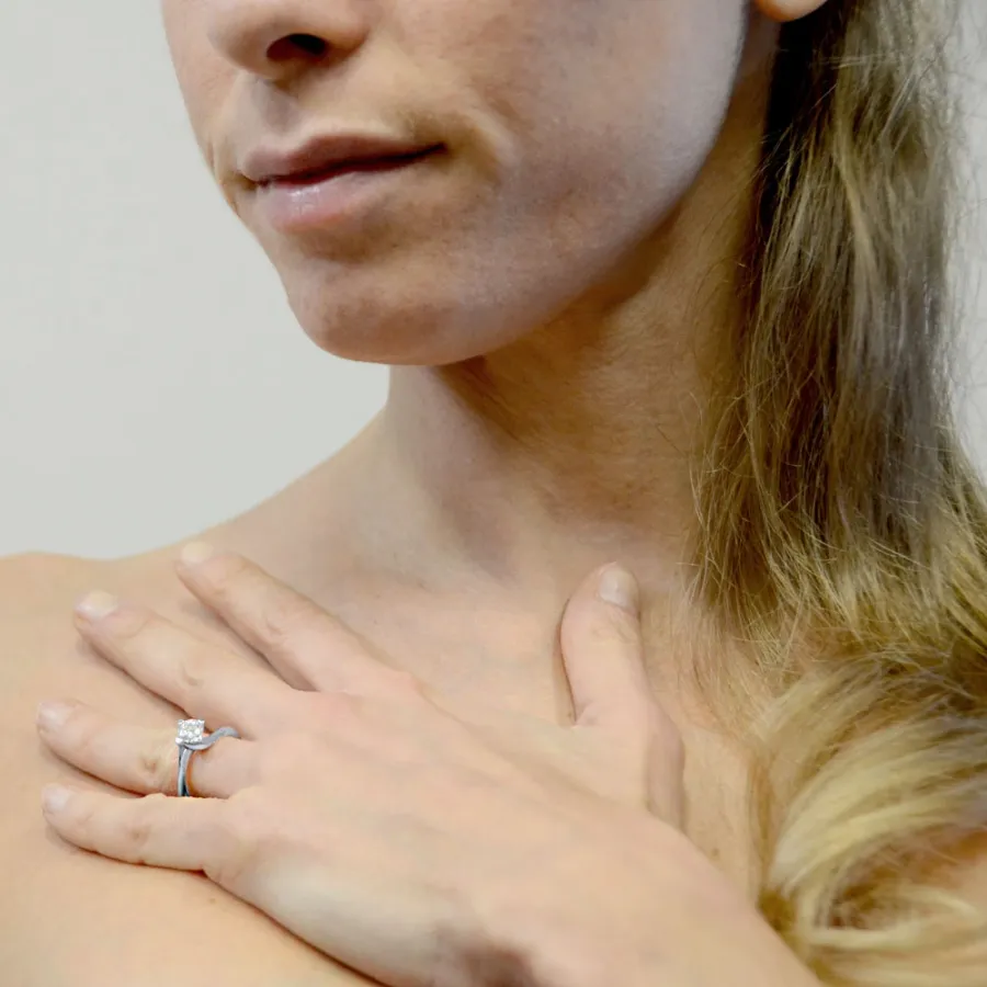 obrazek 2 Duży włoski pierścionek Valentine Solitaire z diamentem 0,65 karata