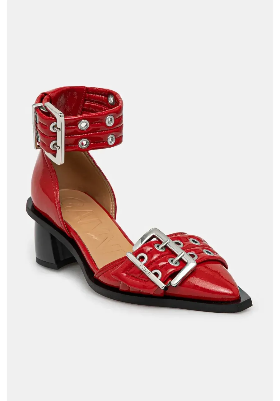 obrazek 1 GANNI czółenka Feminine Buckle Open Cut Pump Naplack kolor czerwony na słupku S2904