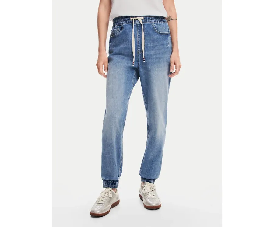 obrazek 1 Desigual Jeansy Caliope 24WWDD83 Niebieski Regular Fit