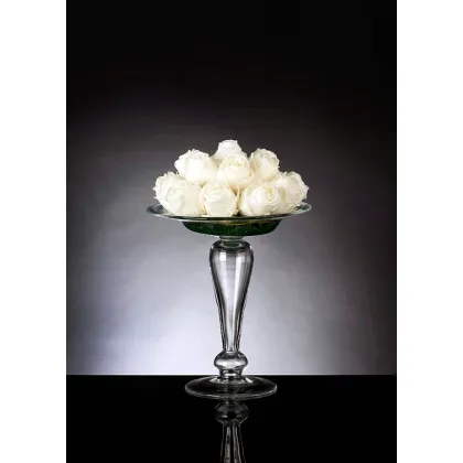 Picture Elegant bouquet of rose buds on a base - Luxury Products