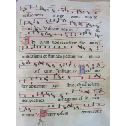 Zdjęcie Pergamin z mszału, z gregoriańskim śpiewem po łacinie napisanym odręcznie na czerwonym tetragramie