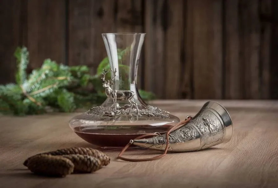 obrazek 2 Dzbanek do wina z figurką jelenia 1,5l