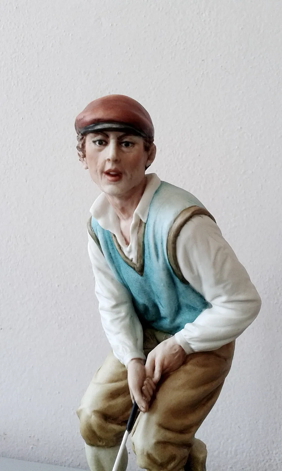 picture 6 Luxurious figurine of a golfer made of porcelain