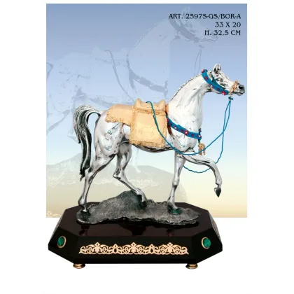 Zdjęcie Piękna posrebrzana figura konia