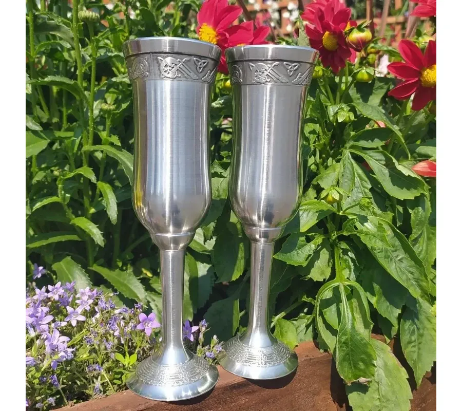 obrazek 1 Zestaw dwóch irlandzkich cynowych kieliszków do szampana