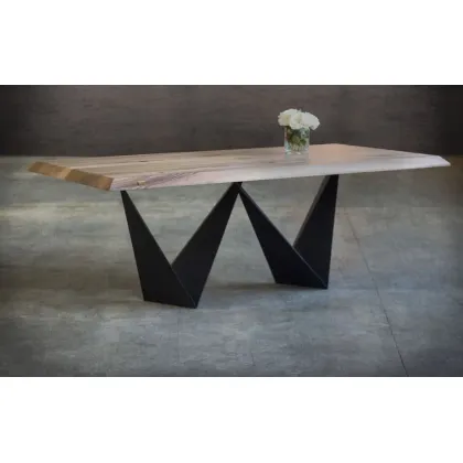 Zdjęcie Elegancki stół drewniany z metalową podstawą w kształcie litery W