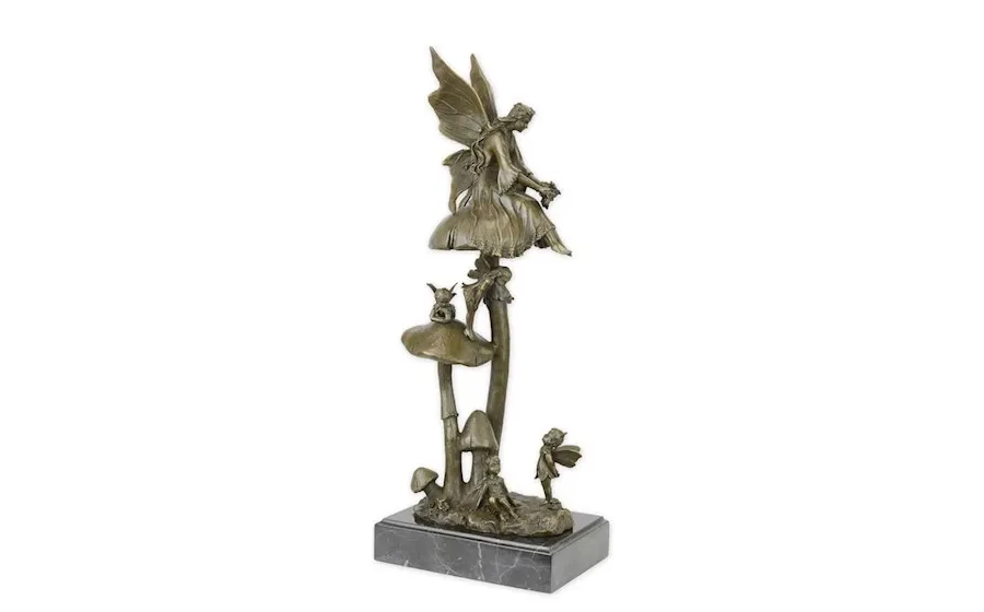 obrazek 1 Stylowa rzeźba grupy wróżek odpoczywających na grzybku wykonana z brązu