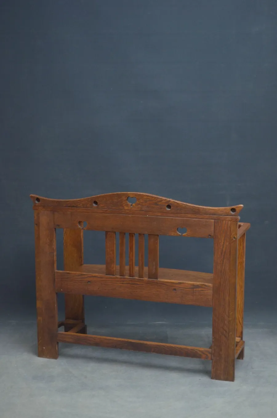 obrazek 3 Stylowa Arts and Crafts, solidna dębowa ławka, o profilowanej górnej poręczy - antyk