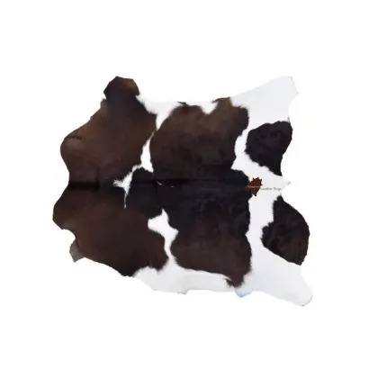 Zdjęcie Dywan ze skóry cielęcej w kolorze ciemnobrązowym i białym