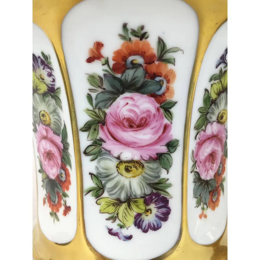obrazek 4 Para wazonów Medici z porcelany