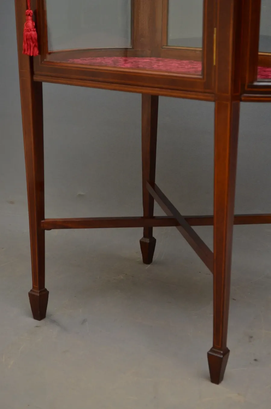 obrazek 7 Świetny przykład edwardiańskiego, mahoniowego stołu wystawowego o owalnym obrysie
