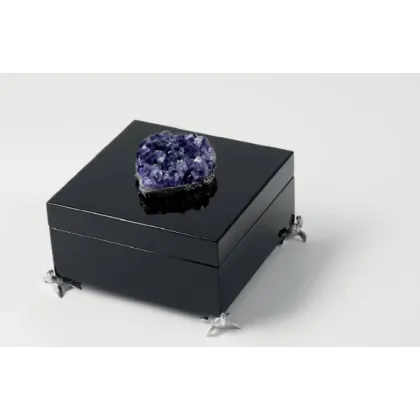 Picture A tasteful black box with an amethyst