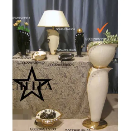 Picture An interesting ceramic flower pot for the living room