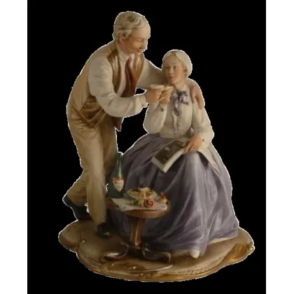 Zdjęcie Porcelanowa figurka pary świętującej rocznicę