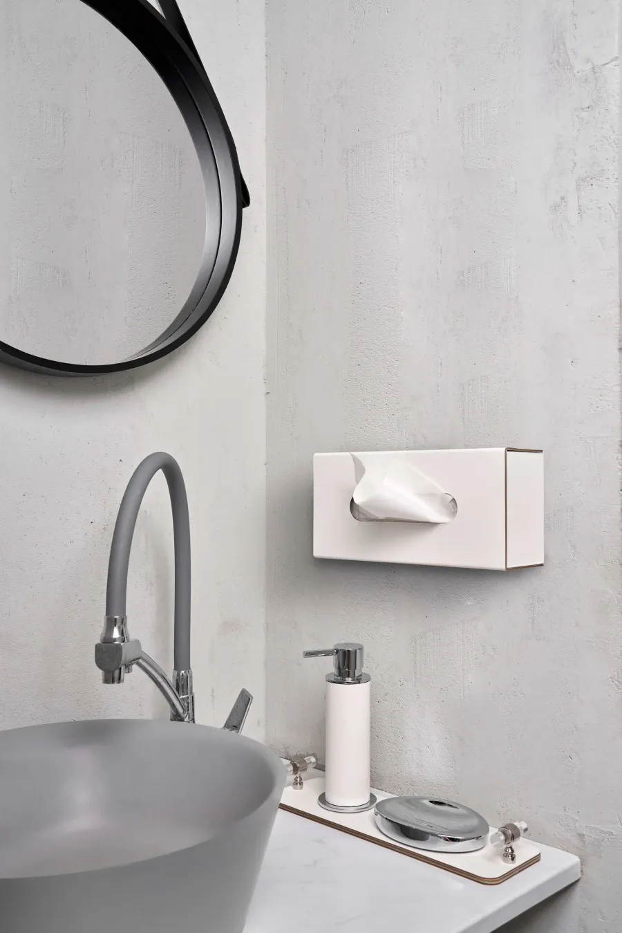 obrazek 2 Wyjątkowe pudełko na chusteczki 25x12xH8 cm z białej skóry