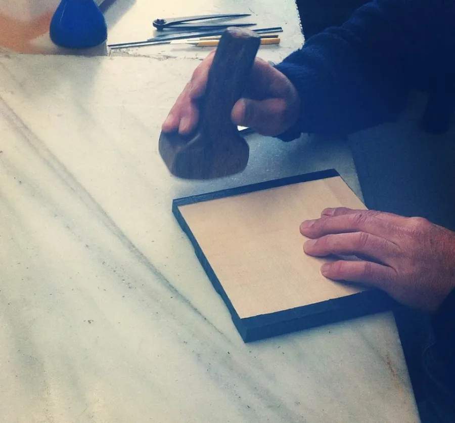 picture 3 Wooden sharpener covered with natural leather - Absolute Breton