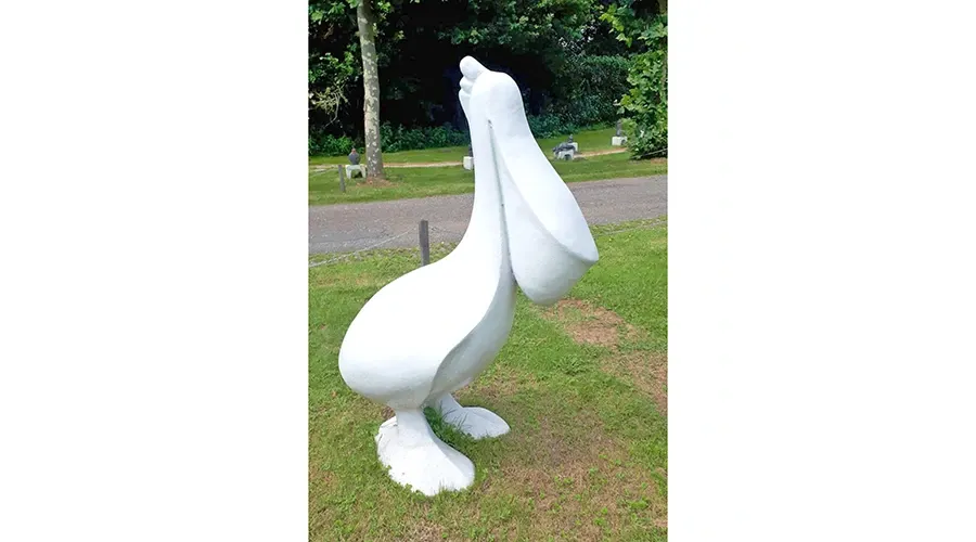 obrazek 1 Luksusowa rzeźba białego pelikana jako ozdoba do ogrodu