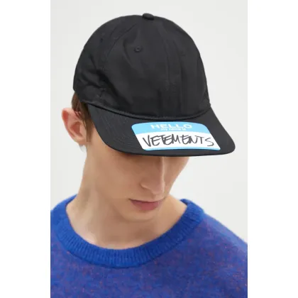 Zdjęcie VETEMENTS czapka z daszkiem bawełniana My Name Sticker kolor czarny z nadrukiem UA66CA110B