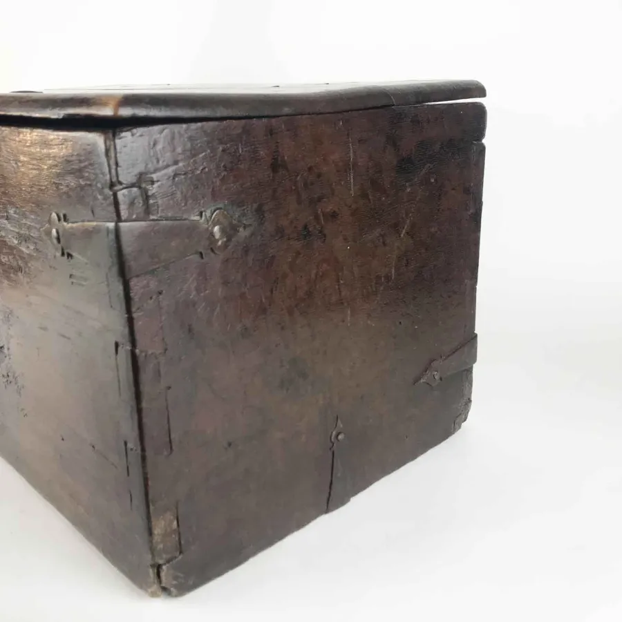 obrazek 5 Antyczny podwójny jałmużnik z orzecha w kształcie pudełka bez ramek