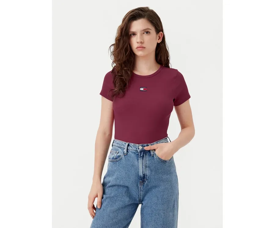 obrazek 1 Tommy Jeans T-Shirt Badge DW0DW17881 Bordowy Slim Fit