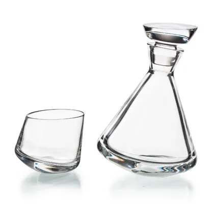 Zdjęcie Karafka do whisky z dwoma szklankami old fashion z kolekcji Zanzibar z oryginalnym współczesnym designem w prezentowym opakowaniu – Vista Alegre